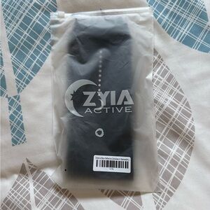 ZYIA Midnight Black Reflective Compression Sleeves Size M/L